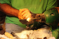 Tagua artisan at Work