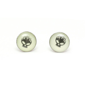 Stainless steel luminous round stud earrings with skull pattern