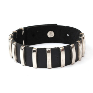 Schwarzes Unisex Armband mit Edelstahlklammern