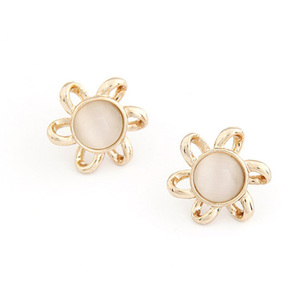 Exquisite cat's eye flower with gold-tone petals ear studs