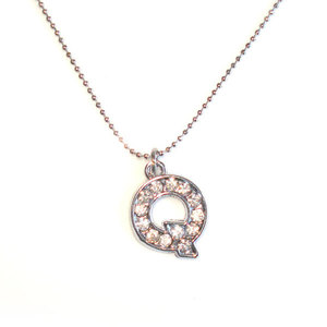 Initial "Q" pendant necklace