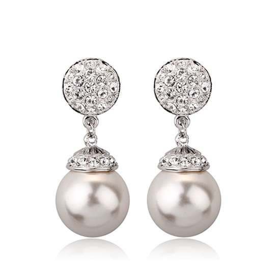 Round simulated pearl with Austrian crystal white...